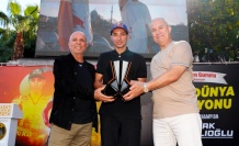 Dünya Şampiyonu Toprak'a görkemli karşılama