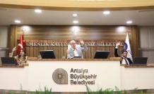 Başkan Özçelik'i yeniden seçtiler