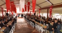 YÜCEL'DEN ASKERLERE KINALI UĞURLAMA