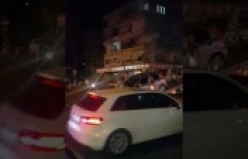  Alanya'da kaza: Trafik levhalarına çarparak durabildi