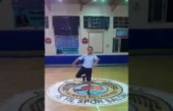 Kerim Ağa zeybek oynuyor