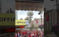 Şahin Alanya'yı kırmızıya bürüdü