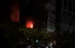 Sevgilisine kızıp evi yaktı!