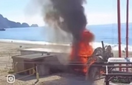 Alanya'da plajda büfe cayır cayır yandı