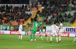 Alanyaspor ve Antalyaspor puanları paylaştı