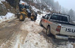 Alanya'da karda mahsur kalan araçlar kurtarıldı