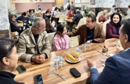 Sel mağdurları ile yemekte buluştu