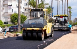 Atatürk Caddesi güney şeritte sıcak asfalt başladı