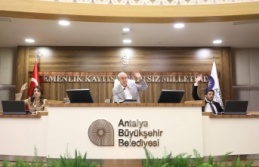 Başkan Özçelik'i yeniden seçtiler