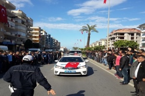 BİNLERCE ALANYALI,  ŞEHİDİNE GÖZYAŞI DÖKÜYOR