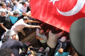 ŞEHİDİMİZİN CENAZESİNDEN YÜREK BURKAN KARELER