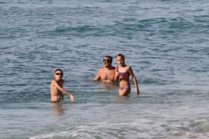 Yurtta kar, Alanya’da deniz keyfi