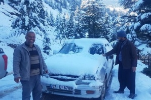 Karda mahsur kalanları belediye böyle kurtardı