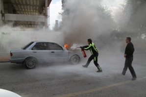 Alanya'daki araç yangınından panik dolu kareler