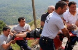 FOTOĞRAF ÇEKTİRMEK İSTERKEN UÇURUMDAN YUVARLANDI