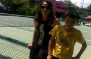 TENİSCİMİZ ANKARA ŞAMPİYONUNU YENDİ