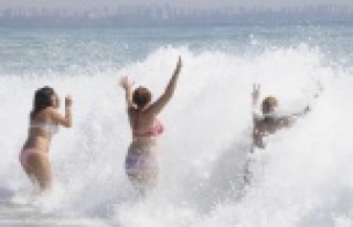 DEV DALGALARA ALDIRIŞ ETMEDEN...