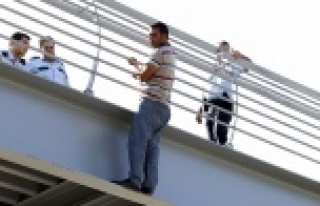 EŞİYLE TARTIŞINCA SOLUĞU ÜST GEÇİTTE ALDI