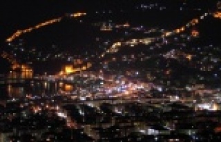 FIRTINA ALANYA'YI KARANLIKTA BIRAKTI