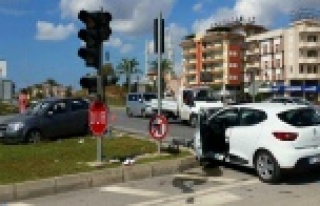 KAVŞAKTA ÇARPIŞAN İKİ SÜRÜCÜDEN İLGİNÇ...