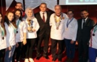 ALKÜ İLK ÖDÜLÜNÜ ALDI