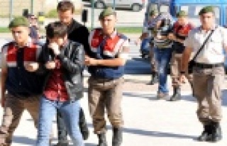 ARAÇTAN 9 POMPALI VE 1 TABANCA ÇIKTI