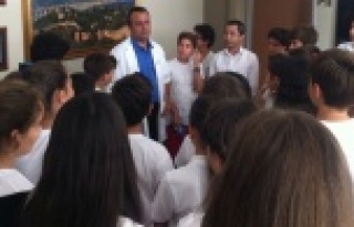 BAHÇEŞEHİRLİ ÖĞRENCİLER DİYALİZ MERKEZİNDE