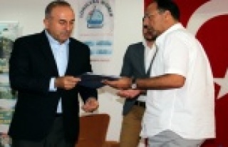 TURİZM DOSYASI MEVLÜT ÇAVUŞOĞLU'NA VERİLDİ