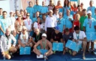 YÜZME MARATONU BAŞARIYLA TAMAMLANDI