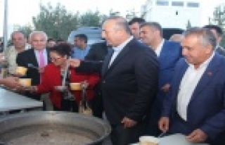 ÇAVUŞOĞLU AŞURE DAĞITTI