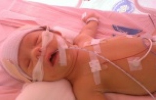 ÇOCUĞU ÖLMESİN DİYE ARABADA...