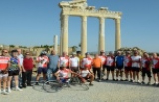 ESKİ MİLLİ BİSİKLETÇİLERDEN USTALARA SAYGI...