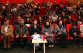 KADINLARA ŞİDDETLE MÜCADELE ANLATILDI