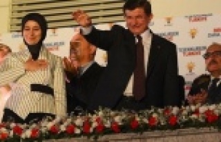 REKOR KIRAN KOMŞU DAVUTOĞLU'NU BEKLİYOR