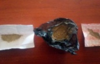 SİGARA PAKETİNDEN EROİN ÇIKTI