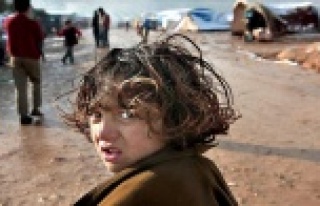 SUUDİ KRAL OTEL KAPATTI, ONLAR ÇADIRDA