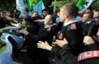 YÖK PROTESTOSUNDA 10 GÖZALTI