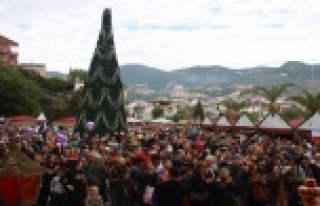 6. NOEL PAZARI KURULUYOR