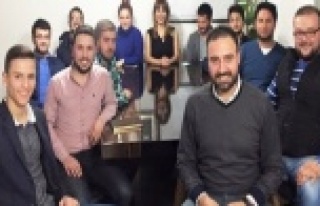 CHP'YE İLK TEBRİK AK GENÇLİKTEN