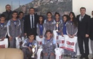 ER'DEN BAŞARILI ÖĞRENCİLERE JEST