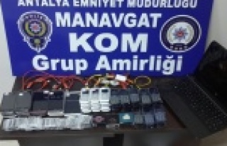 KOM’DAN KAÇAK TELEFON OPERASYONU