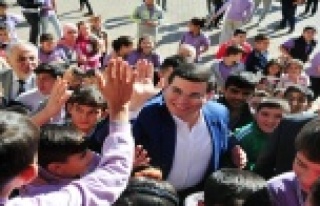 O VAKIFTAN 2 BİN 500 ÖĞRENCİYE BURS