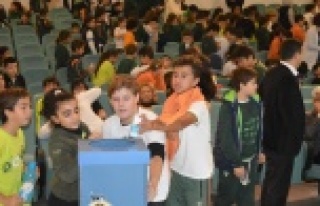 OKULLARDA GERİ DÖNÜŞÜM EĞİTİMİ DEVAM EDİYOR