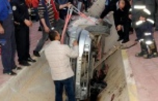 OTOMOBİLİN ALTINDA MUCİZE KURTULUŞ!