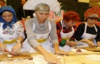 RUS GELİNLERDEN PUTİN'E OKLAVALI MESAJ