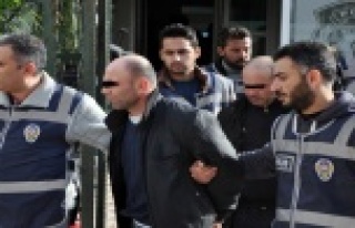 ARAÇTAN BİN 100 LİRA ÇALDILAR