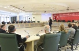 BELEDİYE BİRİM AMİRLERİNE İLETİŞİM SEMİNERİ