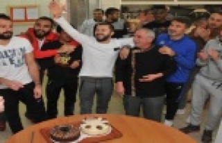 KAPTANA DOĞUM GÜNÜ SÜRPRİZİ