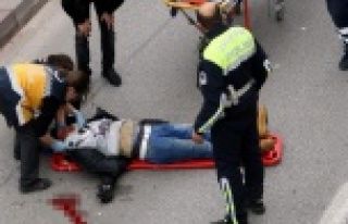 KASKSIZ SÜRÜCÜ ÖLÜMDEN DÖNDÜ