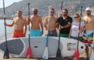 ALANYA'DA SUP SÖRFÜ EĞİTİMİ